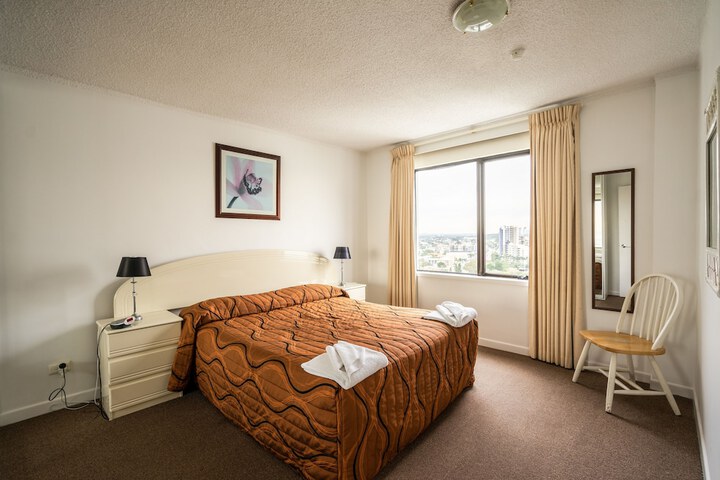 Room 4 of 174