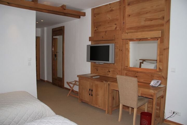 Room 15 of 53