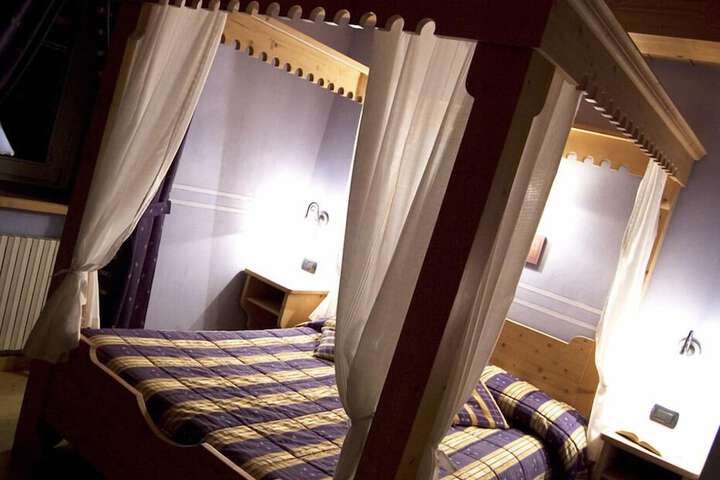 Room 5 of 30