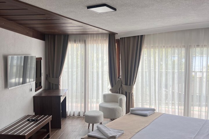 Room 2 of 40