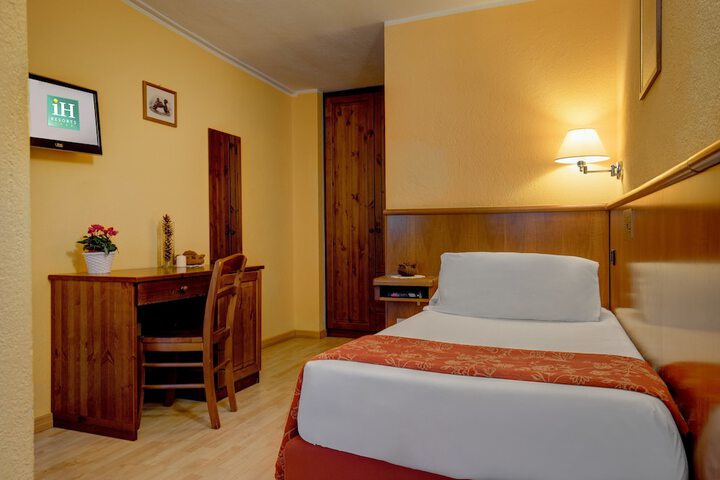 Room 4 of 111