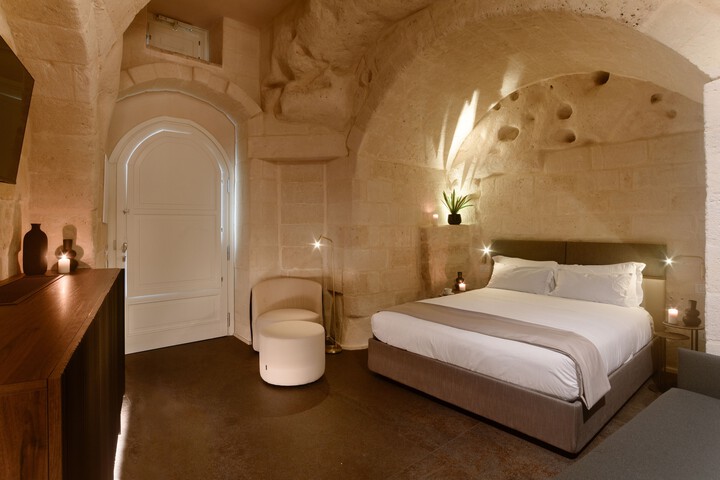 Room 8 of 85
