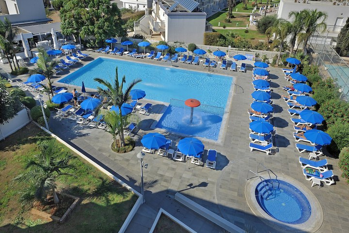 Pool Hotel
