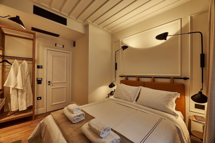 Room 10 of 28
