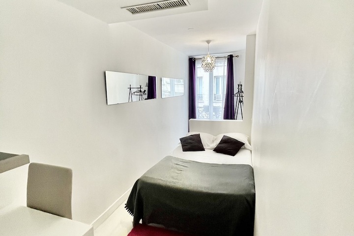 Room 27 of 52