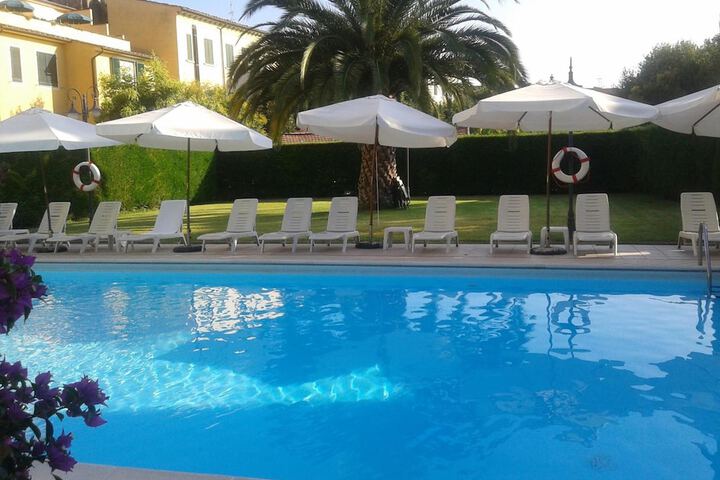 Hotel with Pool