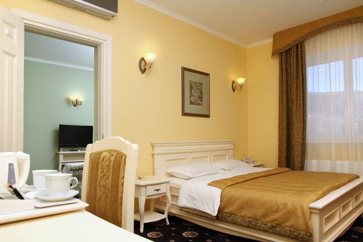 Room 5 of 47