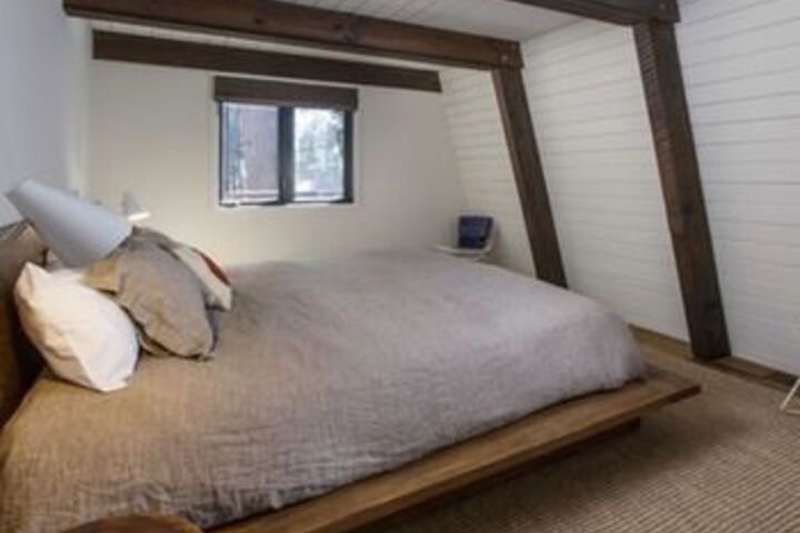 Room 4 of 17