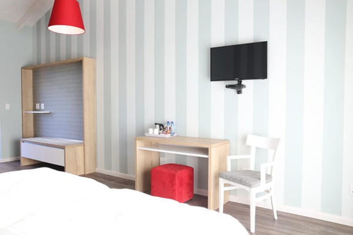 Room 10 of 43