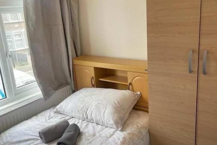 Room 7 of 14