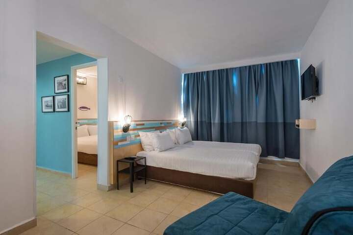 Room 7 of 48