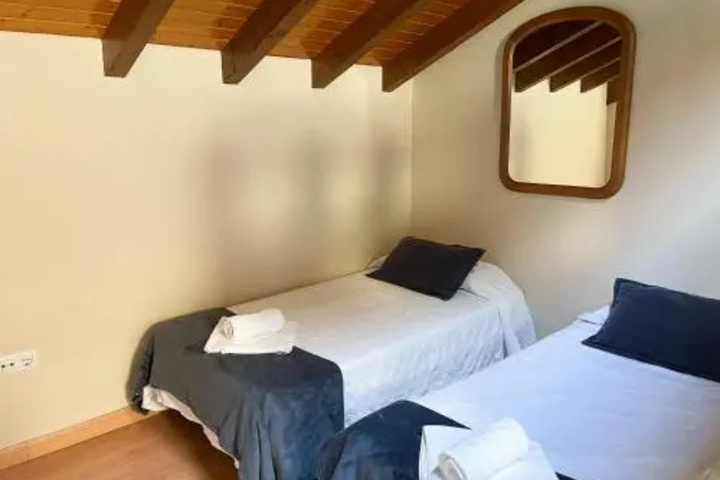 Room 2 of 13