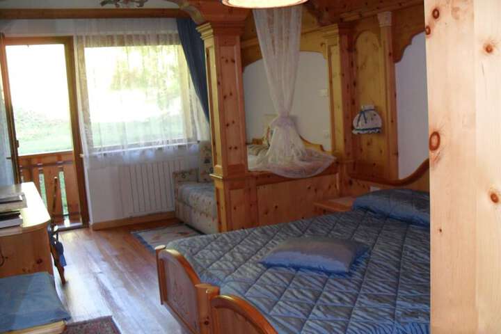 Room 4 of 20