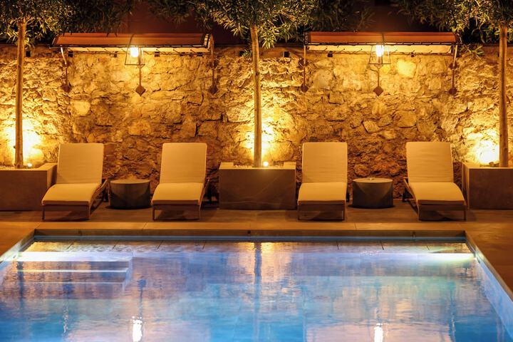Pool 73 of 121