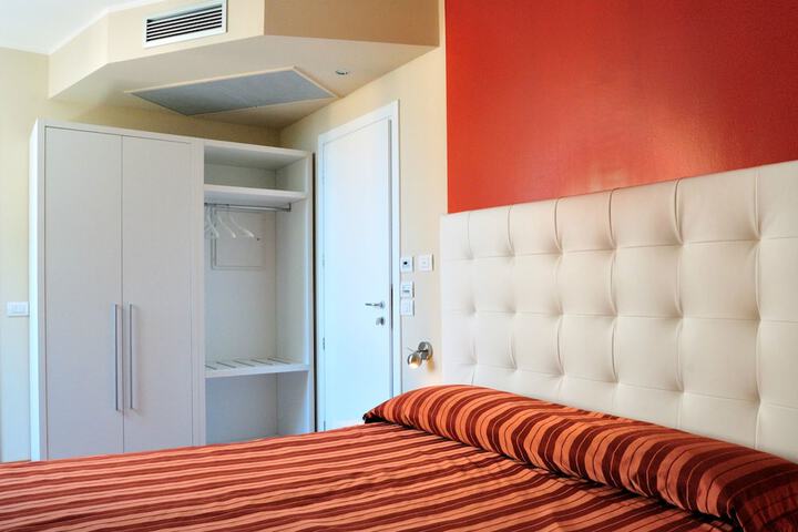 Room 18 of 35