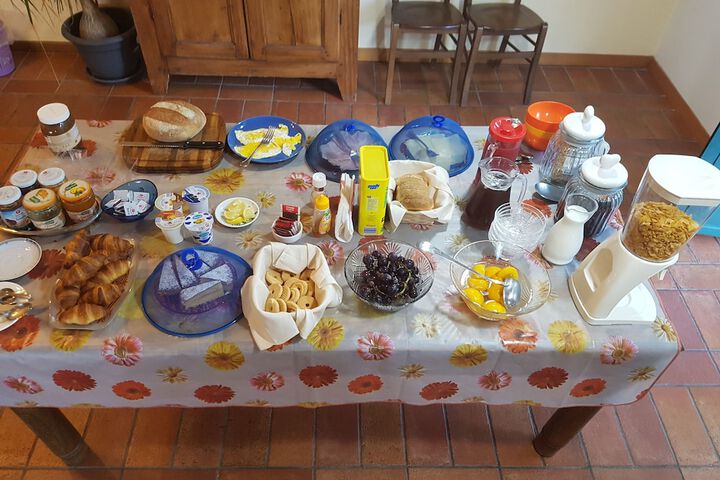 Dining 2 of 8