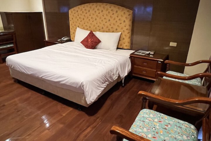 Room 28 of 79