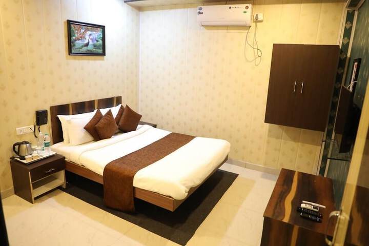Room 14 of 42