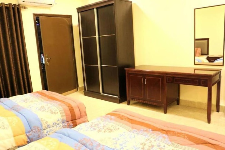 Room 12 of 33
