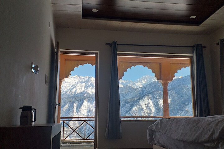 Room 9 of 15