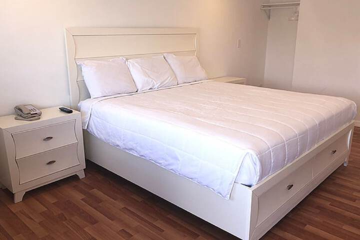 Standard Queen Bed City View (1 of 22)