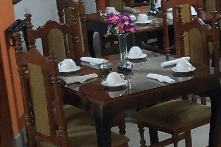 Dining 9 of 9