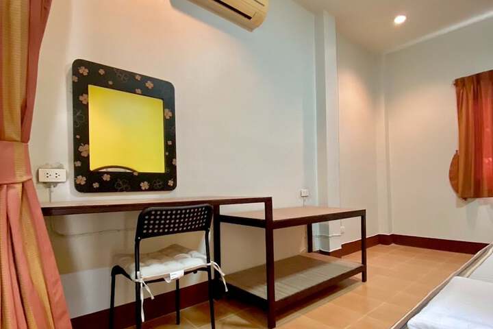 Room 13 of 40