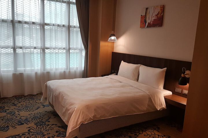 Room 13 of 42