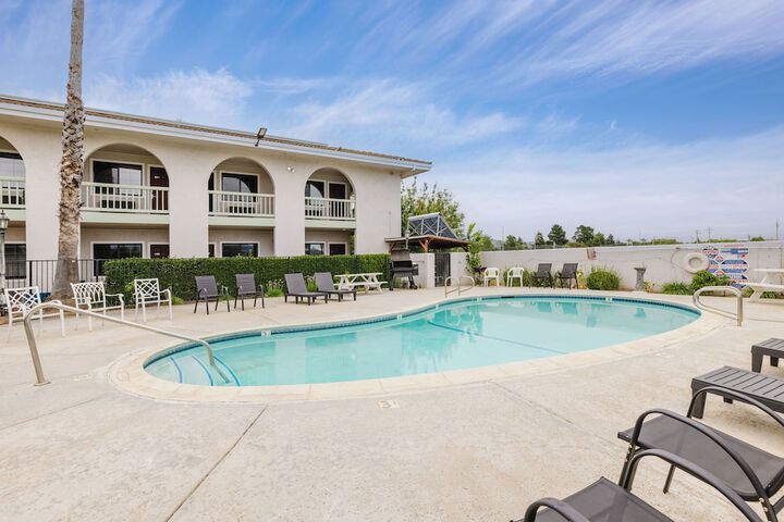 Pool 44 of 60