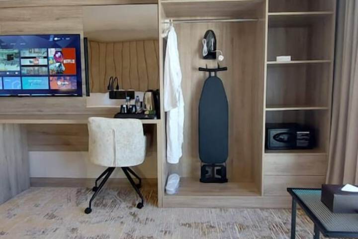 Room 8 of 19