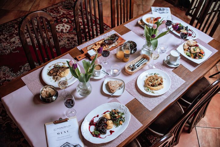 Dining 11 of 12