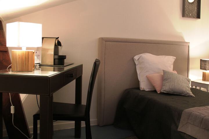 Room 28 of 96
