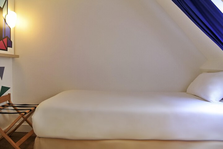 Room 25 of 62