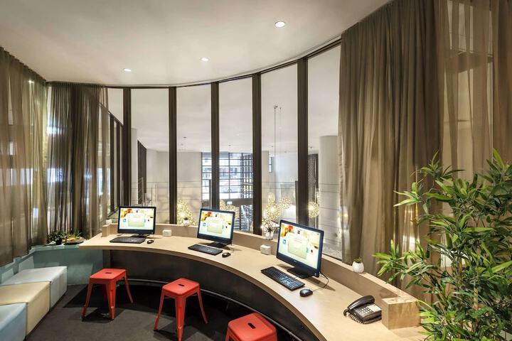 Business Center 82 of 92