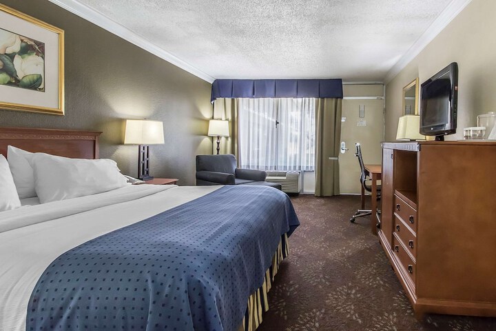 Room 10 of 41