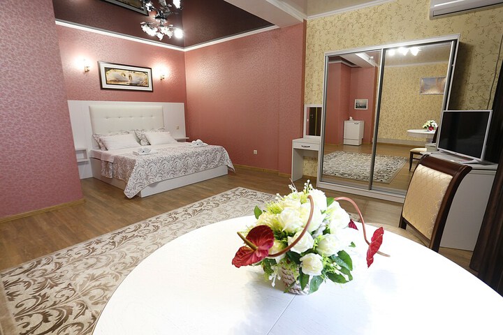 Room 17 of 36