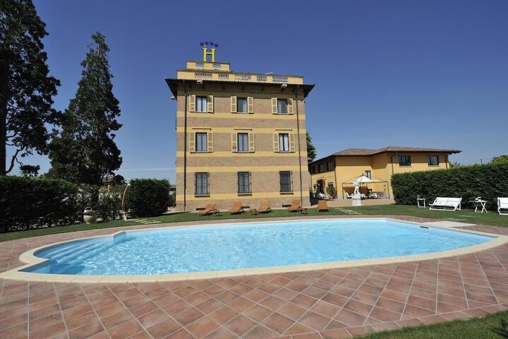 Pools & Facilities