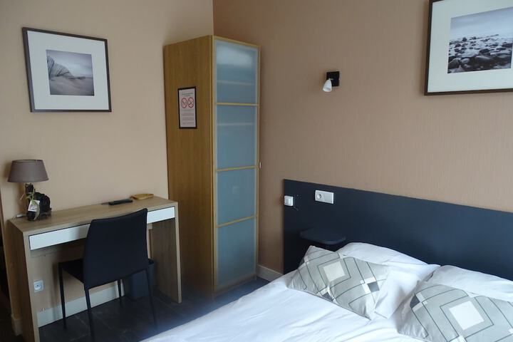 Room 17 of 76