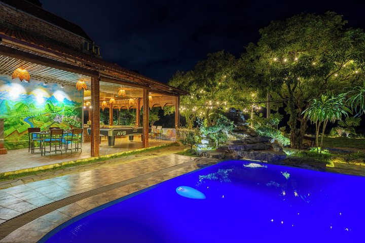 Pool 33 of 67