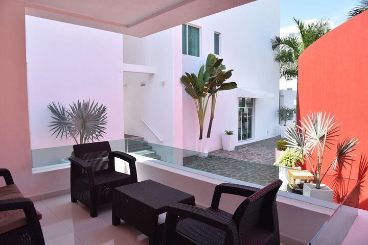 Entrance & Lobby