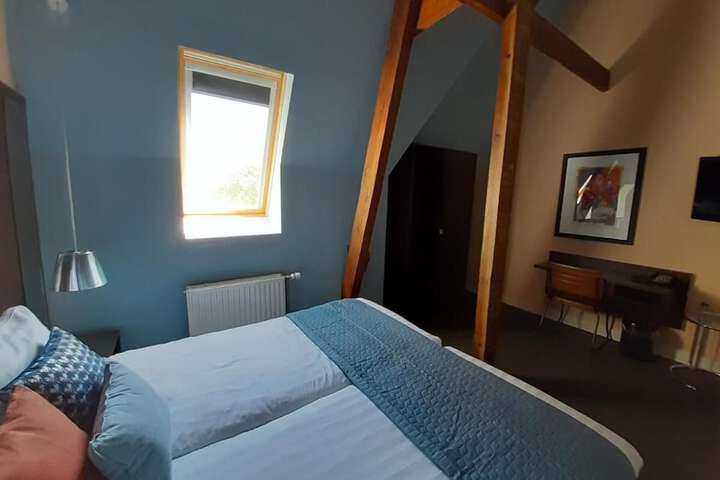 Room 10 of 43