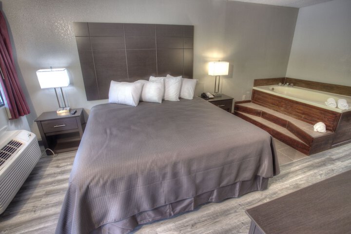 1 King Bed (12 of 19)