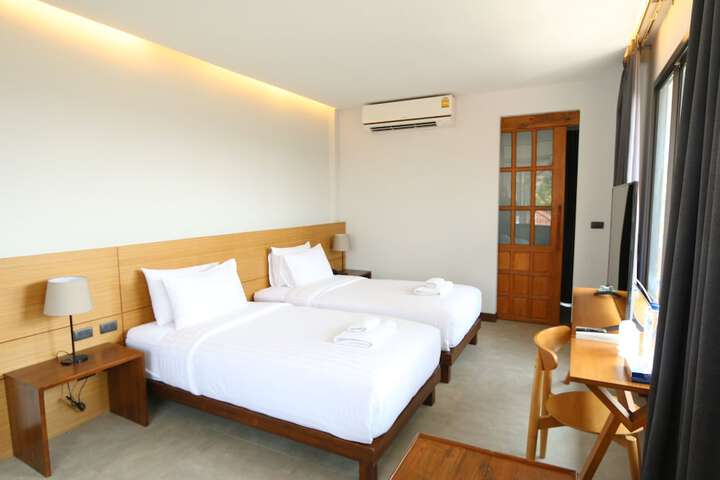 Room 8 of 38