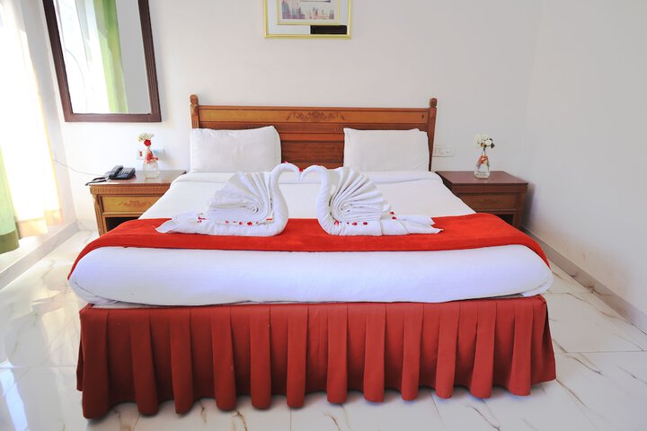 Room 4 of 16