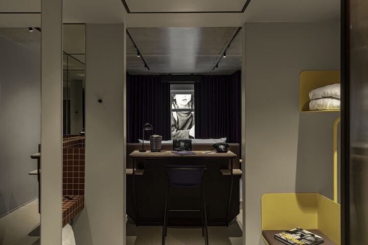Room 9 of 40