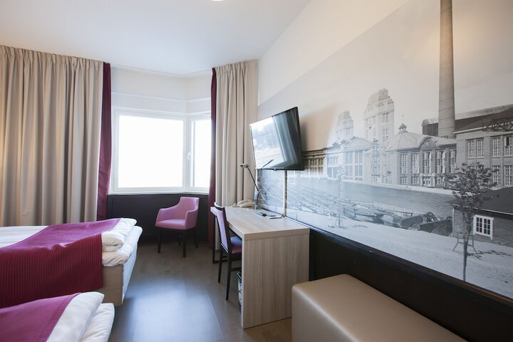 Room 8 of 49