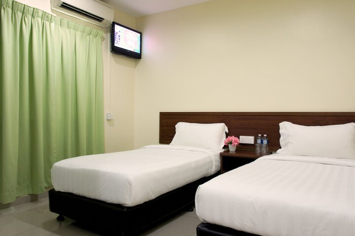 Room 11 of 25