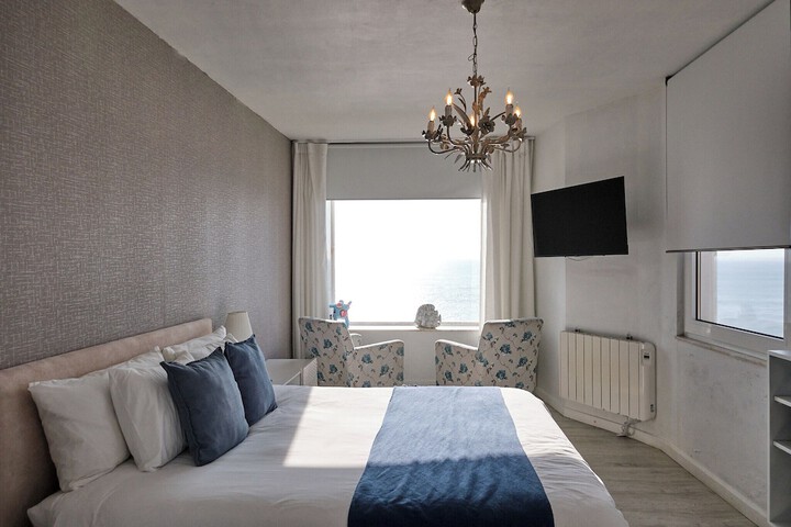 Room 45 of 76