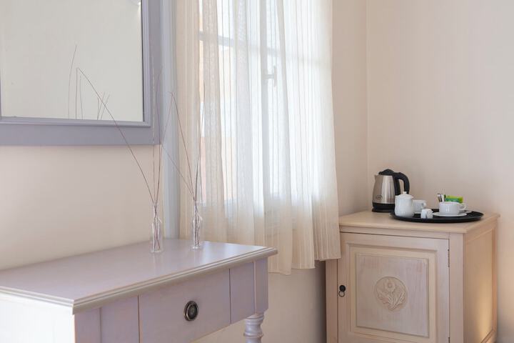 Room 83 of 238