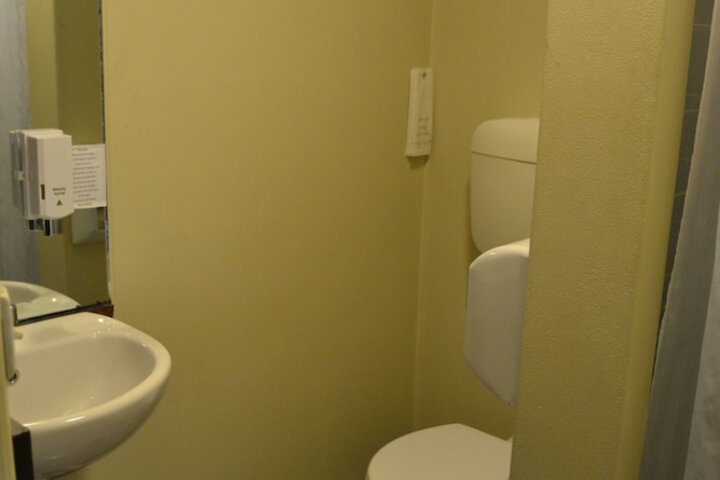 Room 32 of 44